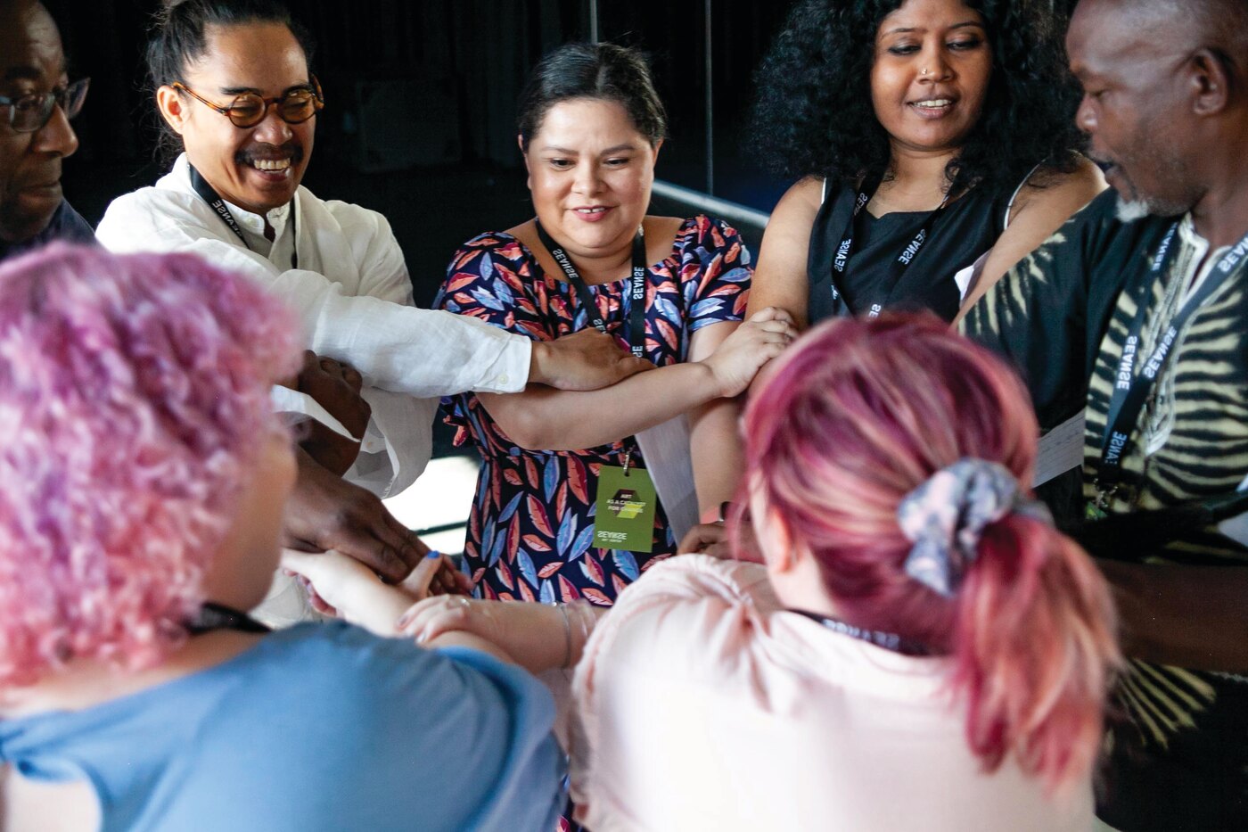 A teaching artist working with students