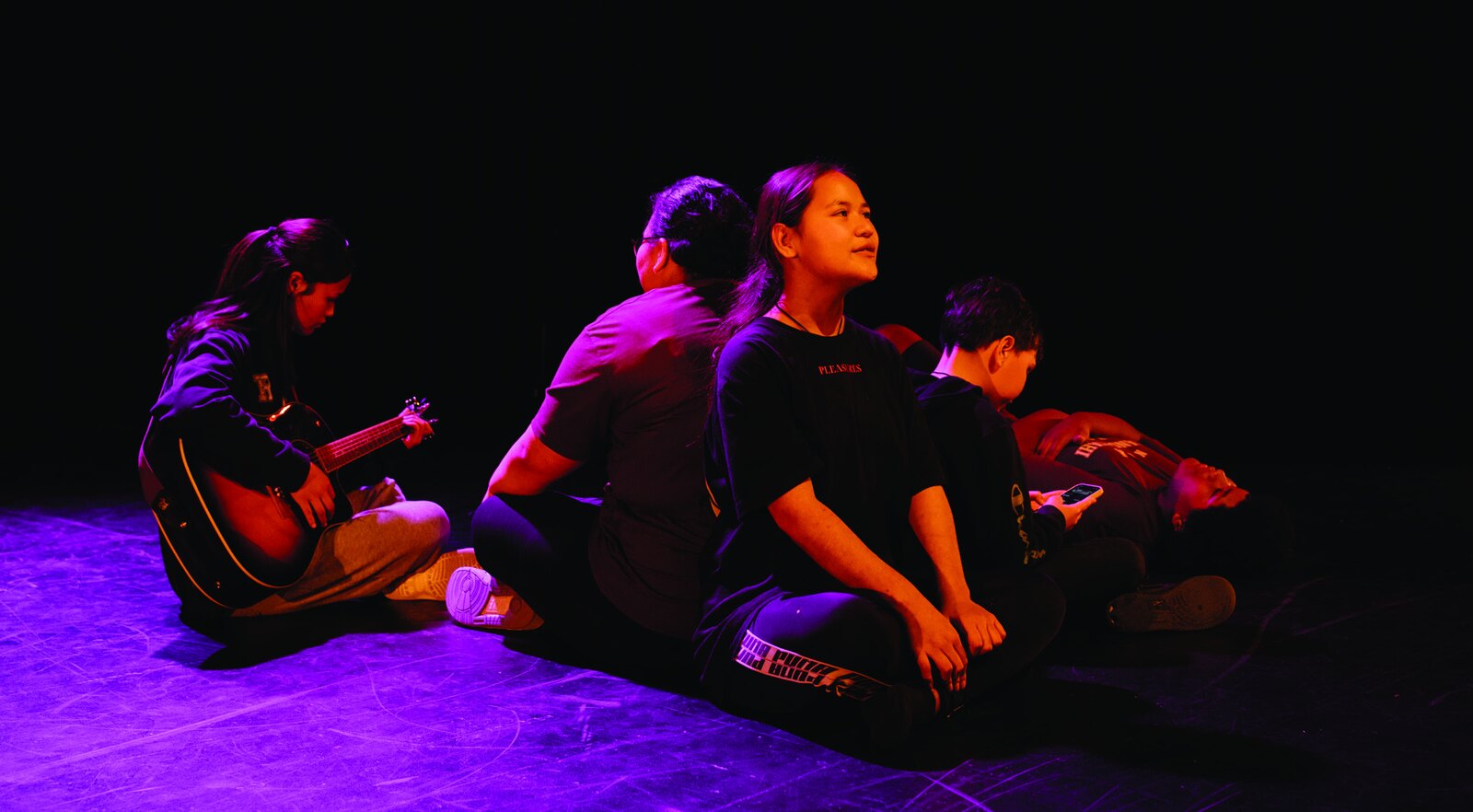 Rangatahi in a creative Māori learning space