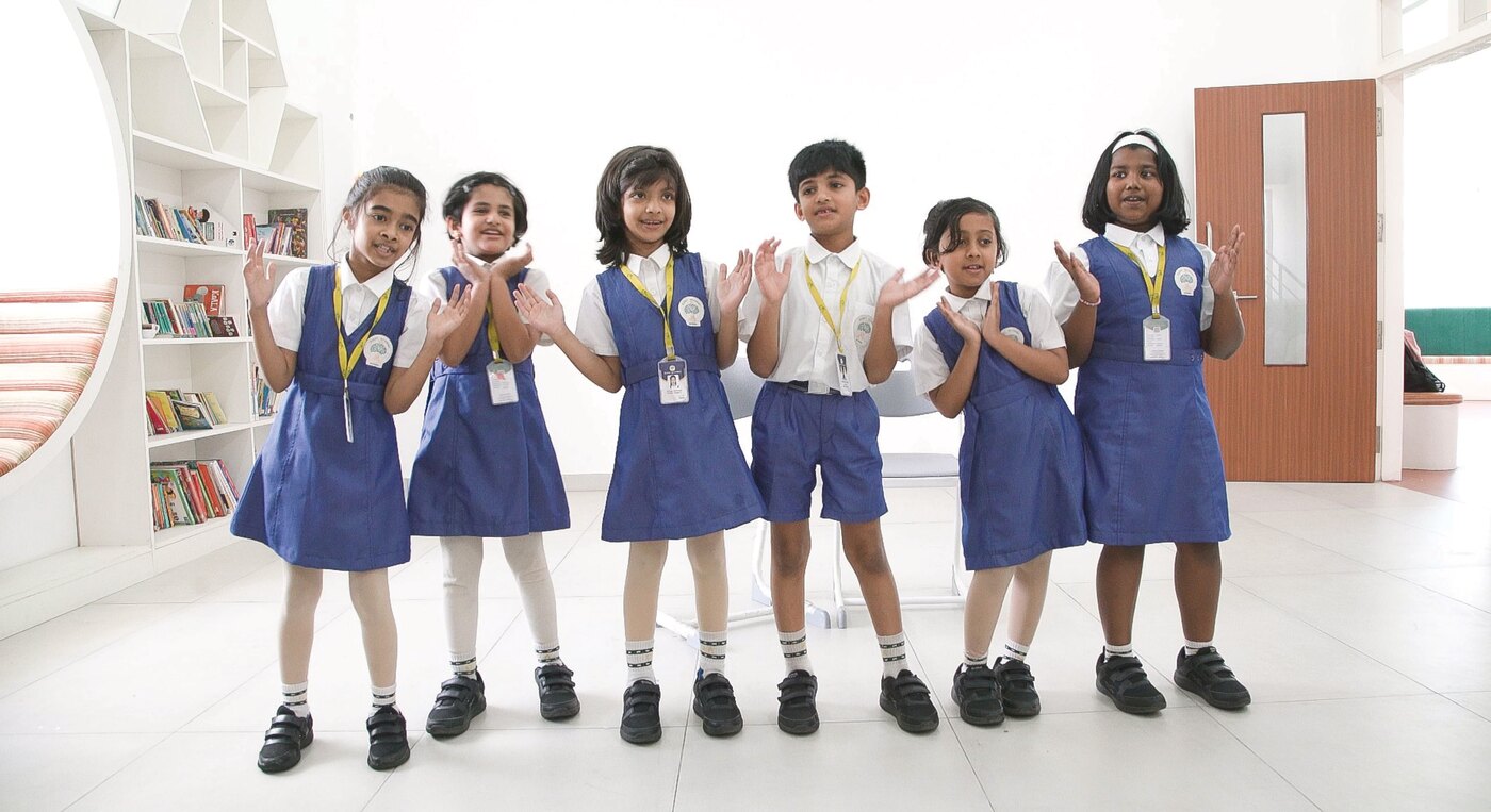 Schoolchildren clapping together in a teaching artist workshop
